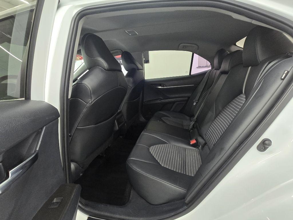 Toyota Camry SE 2021