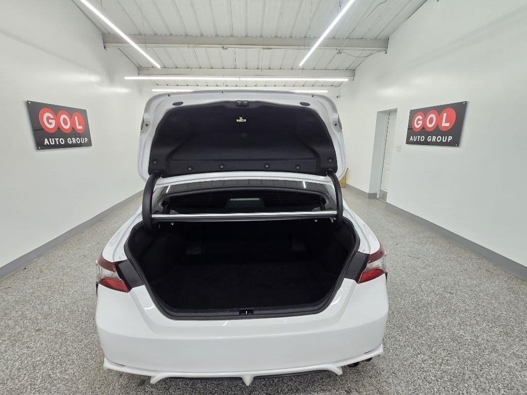 Toyota Camry SE 2021