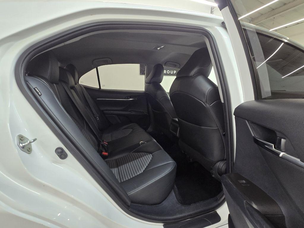 Toyota Camry SE 2021