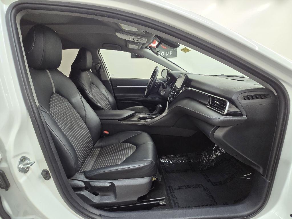 Toyota Camry SE 2021