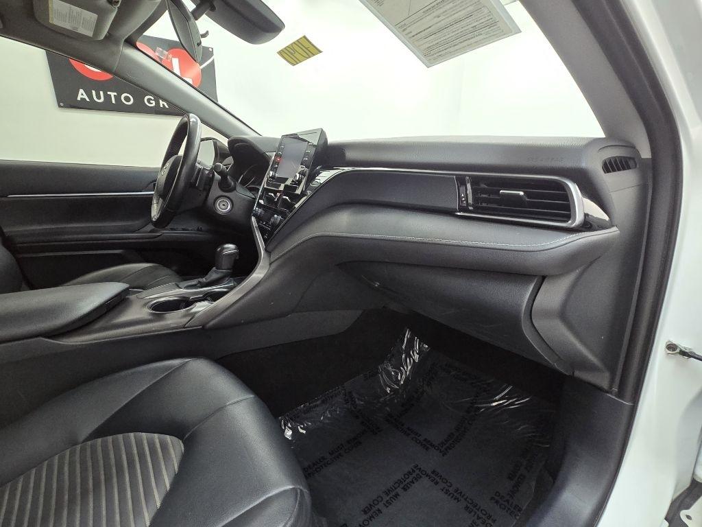 Toyota Camry SE 2021