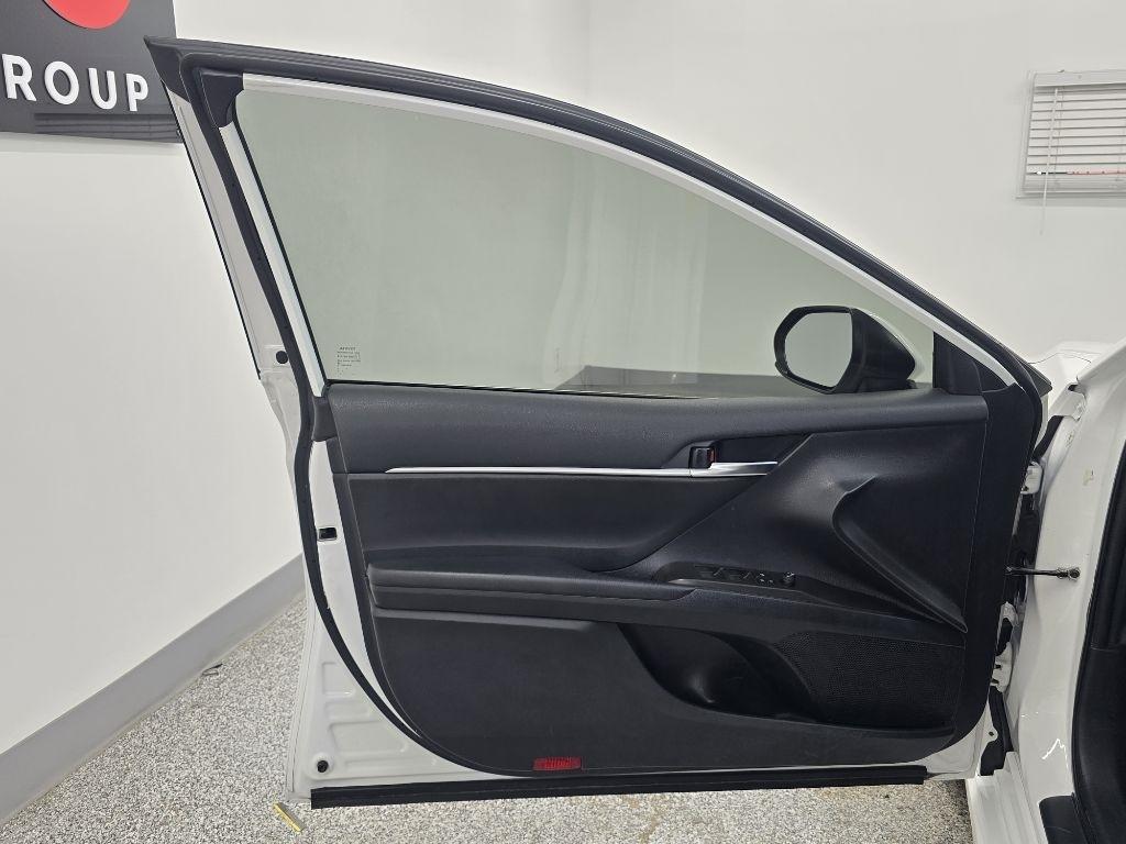 Toyota Camry SE 2021