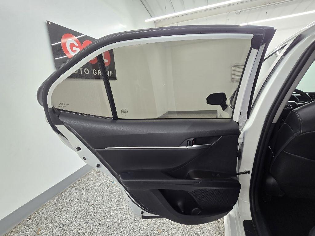 Toyota Camry SE 2021