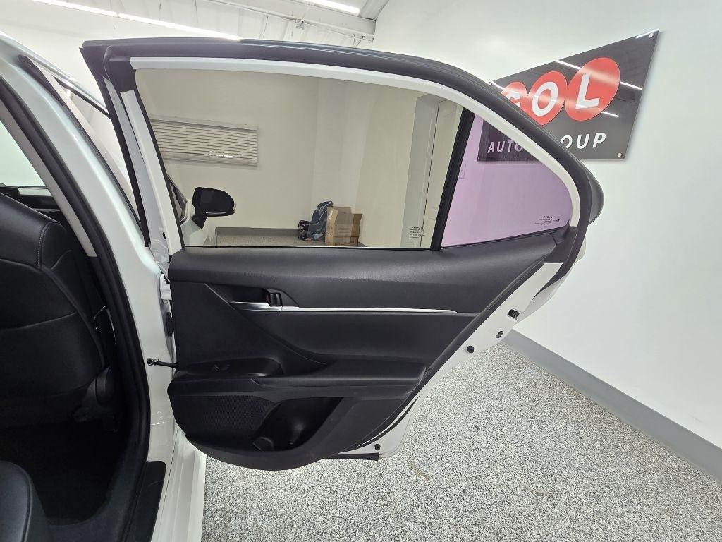 Toyota Camry SE 2021