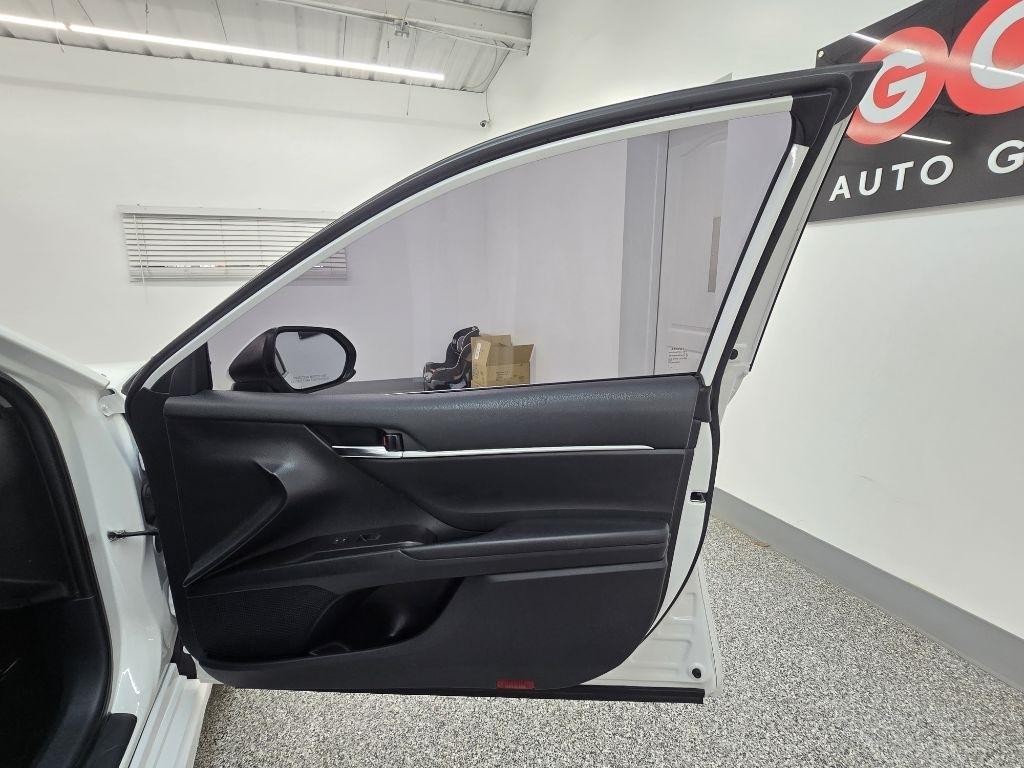 Toyota Camry SE 2021