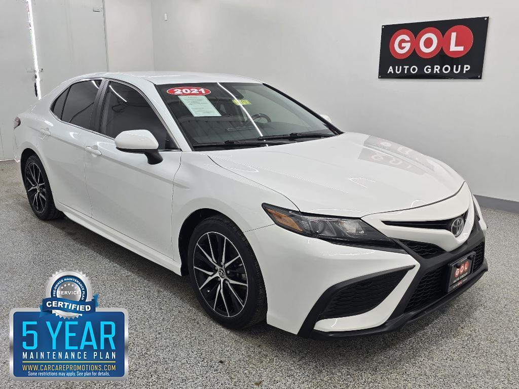 Toyota Camry SE 2021