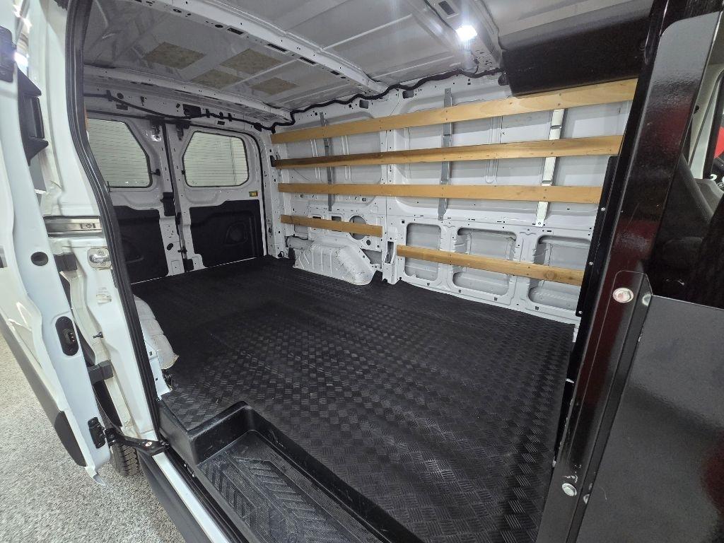 Ford Transit 250 Van Low Roof w/Sliding Pass. 130-in. WB 2021
