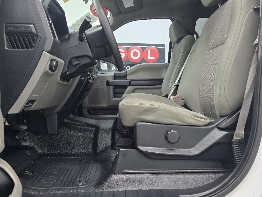 Ford F-250 SD Lariat Crew Cab 2WD 2019