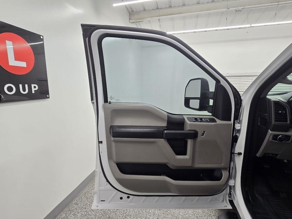 Ford F-250 SD Lariat Crew Cab 2WD 2019