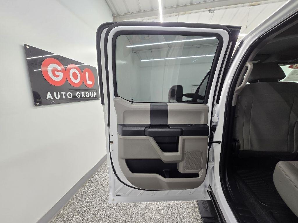 Ford F-250 SD Lariat Crew Cab 2WD 2019