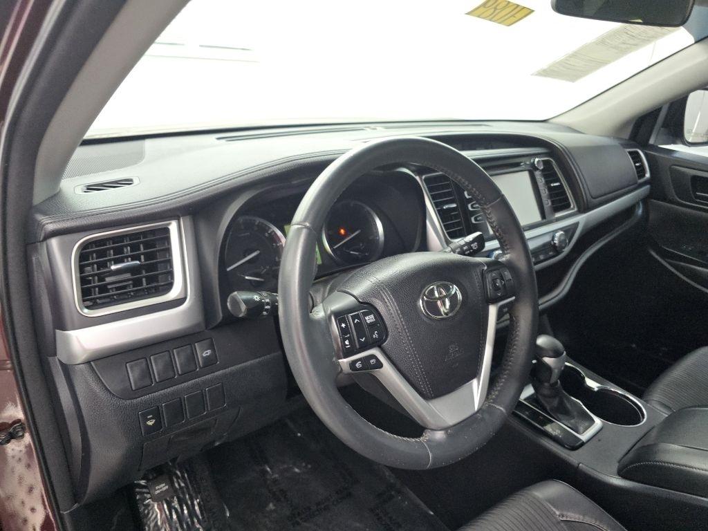 Toyota Highlander LE FWD V6 2016