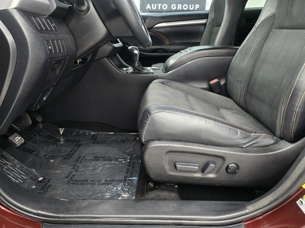 Toyota Highlander LE FWD V6 2016