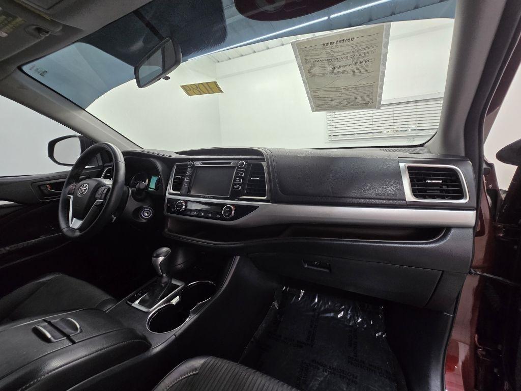 Toyota Highlander LE FWD V6 2016