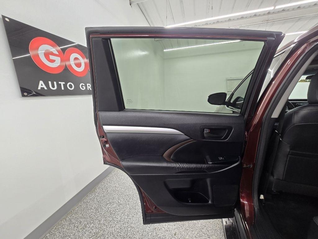 Toyota Highlander LE FWD V6 2016