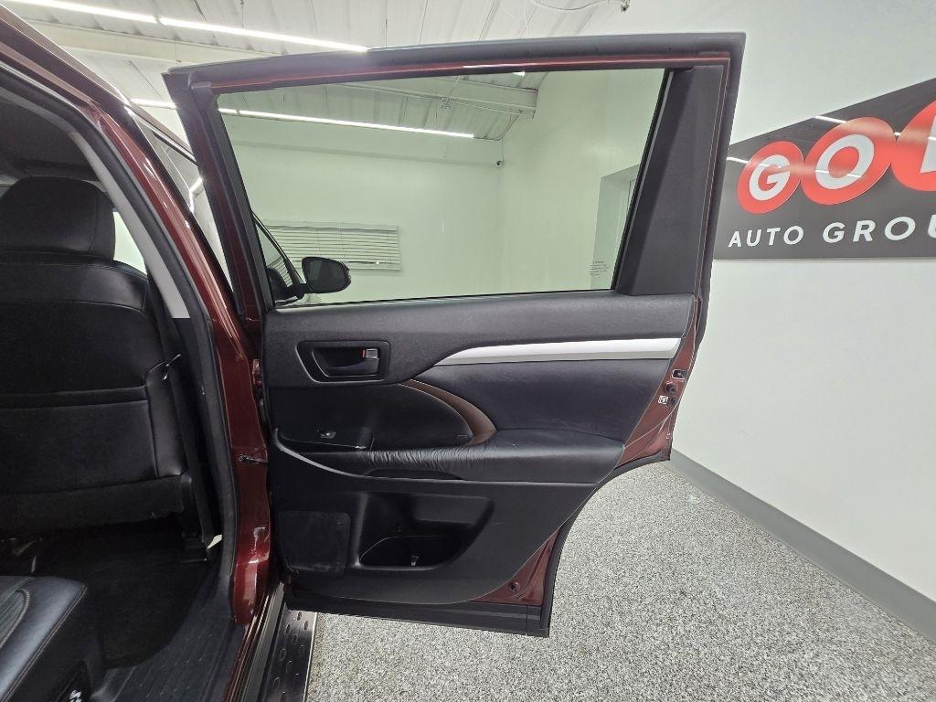 Toyota Highlander LE FWD V6 2016