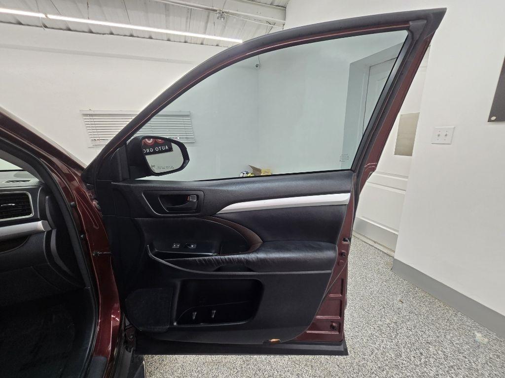 Toyota Highlander LE FWD V6 2016
