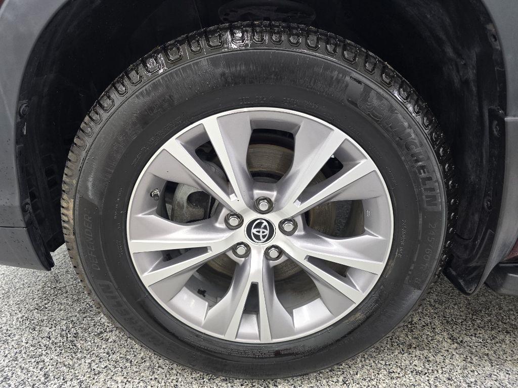 Toyota Highlander LE FWD V6 2016