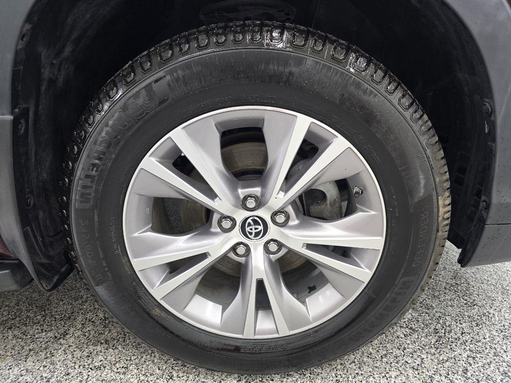 Toyota Highlander LE FWD V6 2016