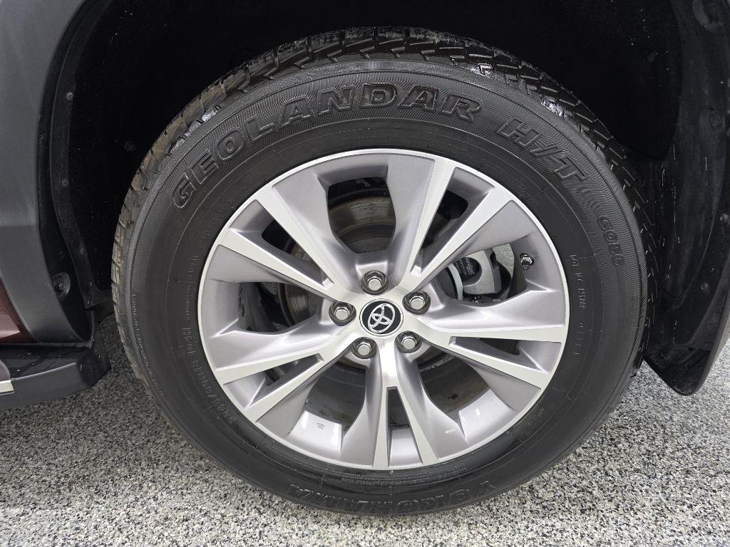 Toyota Highlander LE FWD V6 2016