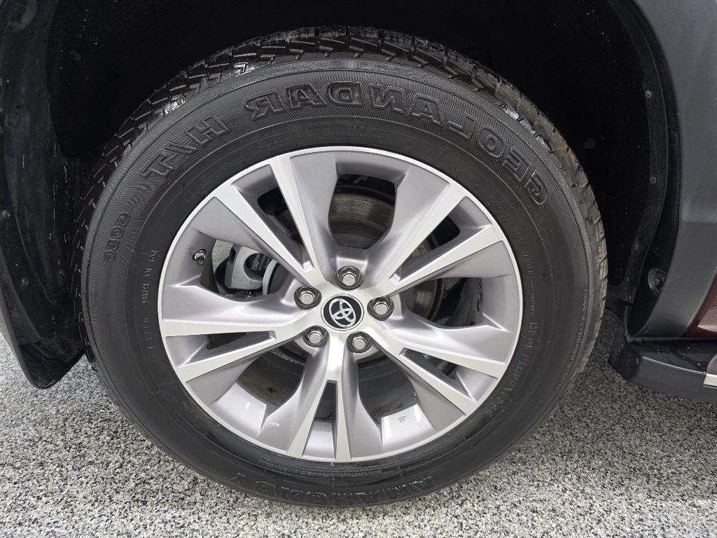 Toyota Highlander LE FWD V6 2016