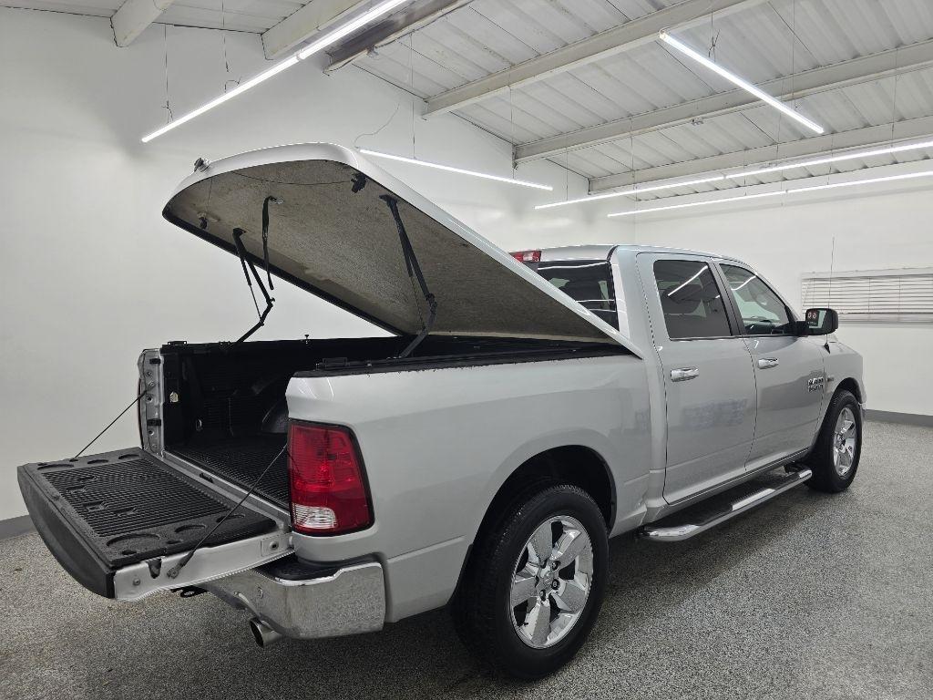 RAM 1500 SLT Crew Cab SWB 2WD 2016
