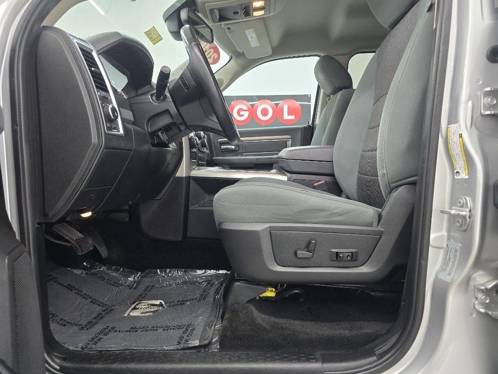 RAM 1500 SLT Crew Cab SWB 2WD 2016