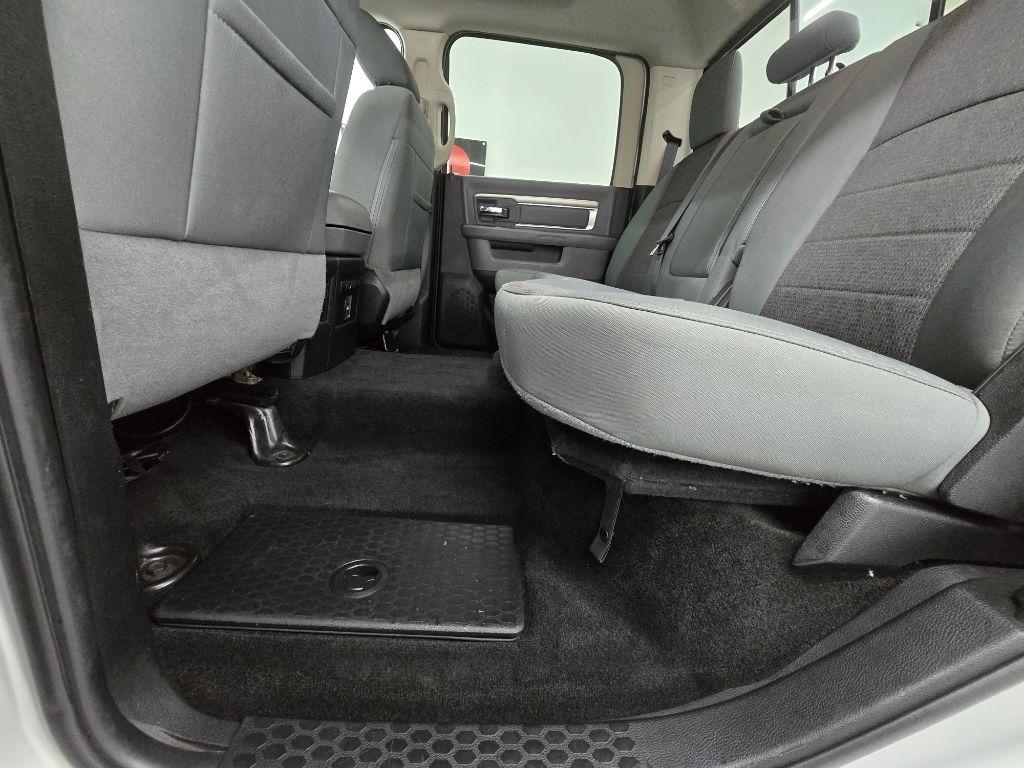 RAM 1500 SLT Crew Cab SWB 2WD 2016