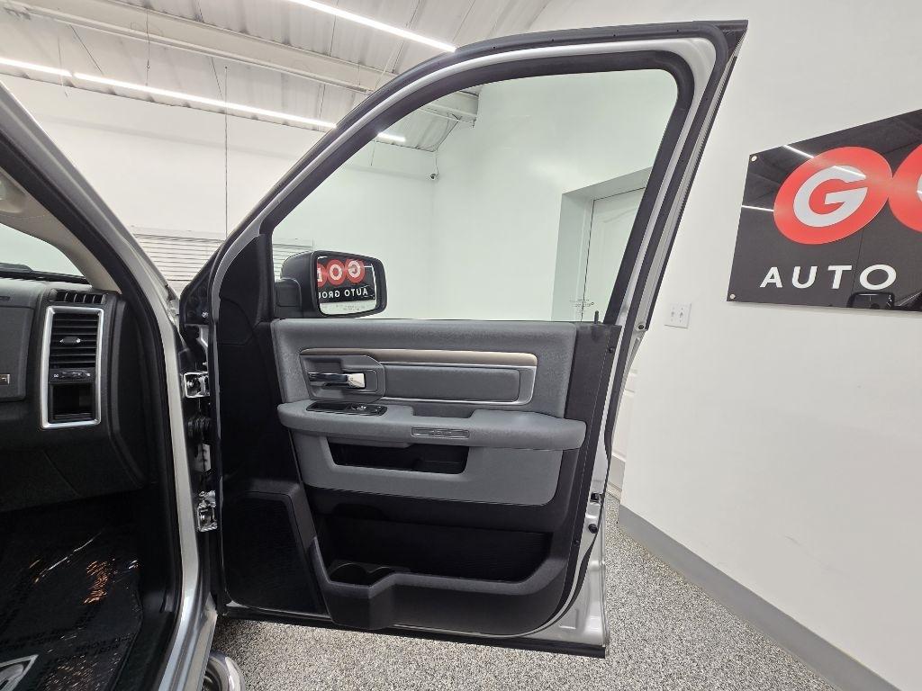 RAM 1500 SLT Crew Cab SWB 2WD 2016