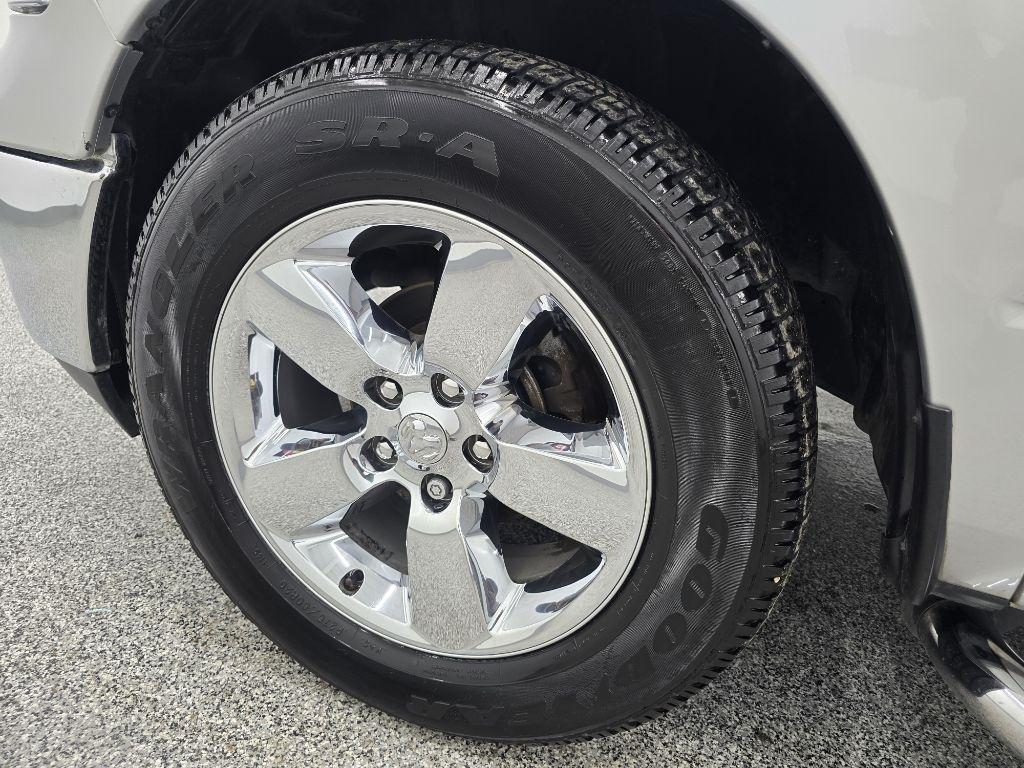 RAM 1500 SLT Crew Cab SWB 2WD 2016