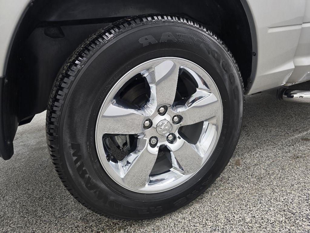 RAM 1500 SLT Crew Cab SWB 2WD 2016