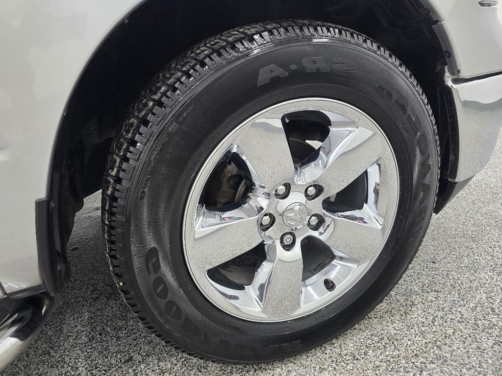 RAM 1500 SLT Crew Cab SWB 2WD 2016