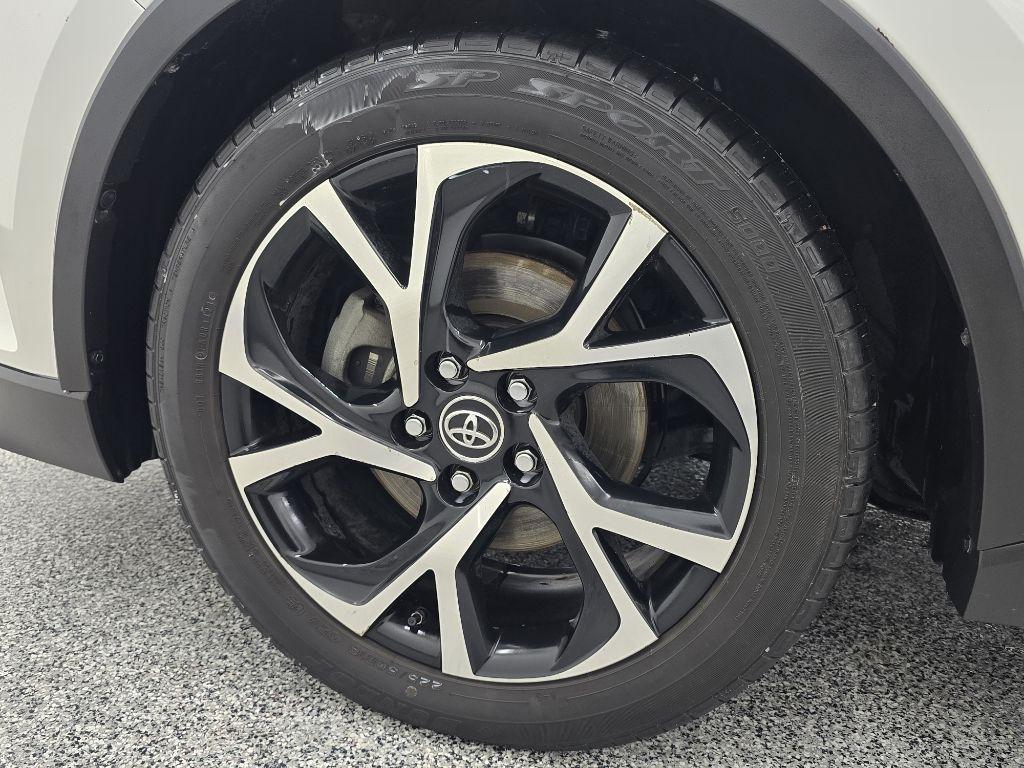 Toyota C-HR XLE 2018