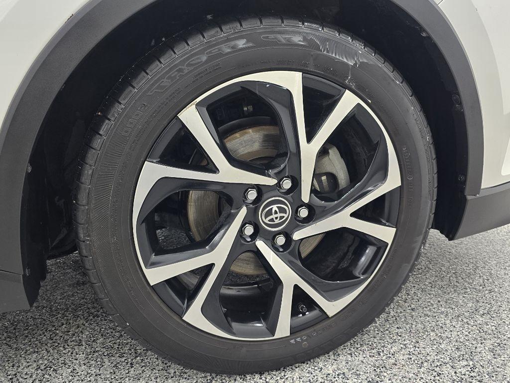 Toyota C-HR XLE 2018