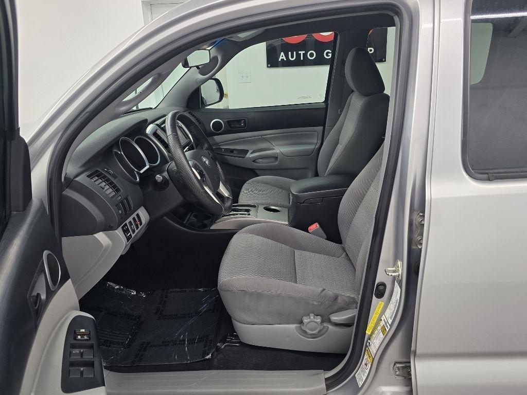 Toyota Tacoma PreRunner Double Cab V6 5AT 2WD 2015