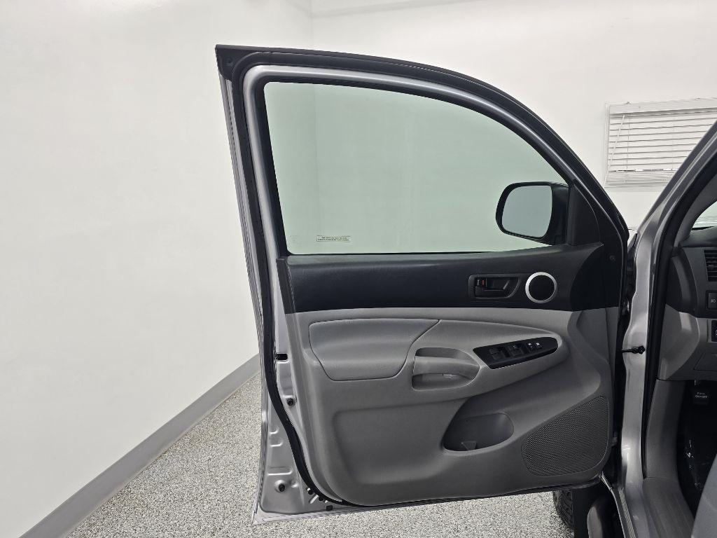 Toyota Tacoma PreRunner Double Cab V6 5AT 2WD 2015