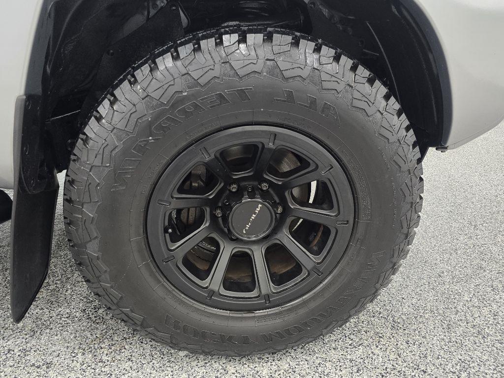 Toyota Tacoma PreRunner Double Cab V6 5AT 2WD 2015