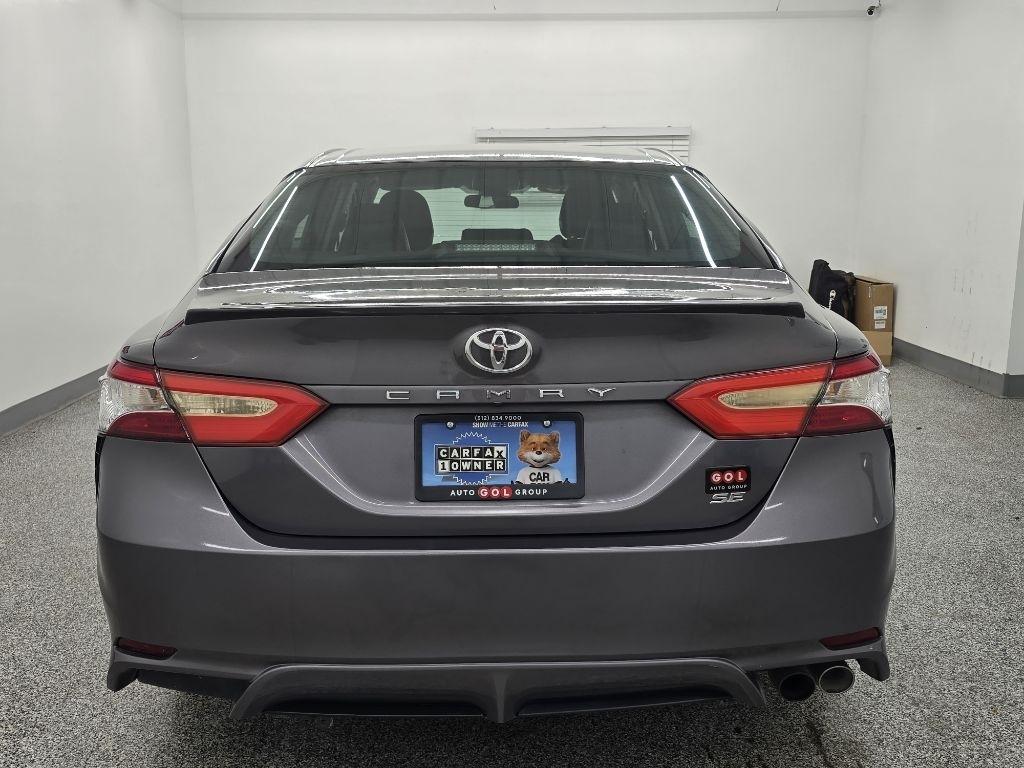 Toyota Camry SE 2020