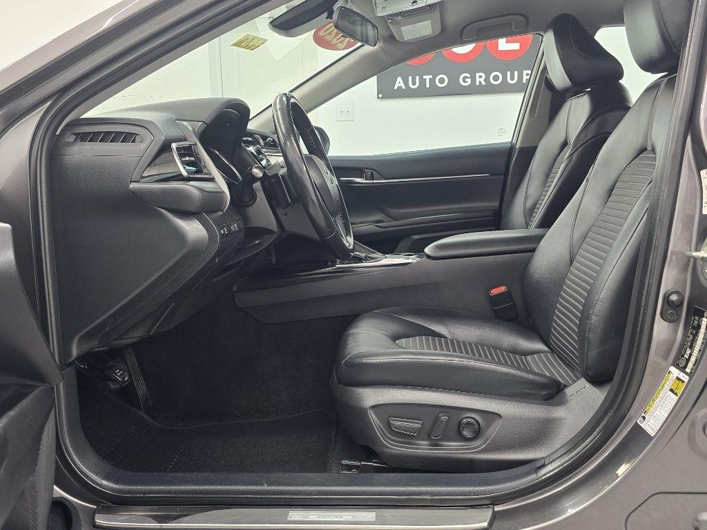 Toyota Camry SE 2020