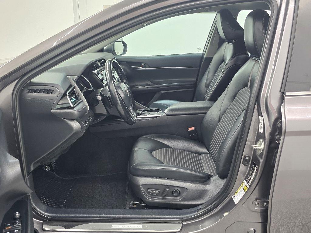 Toyota Camry SE 2020