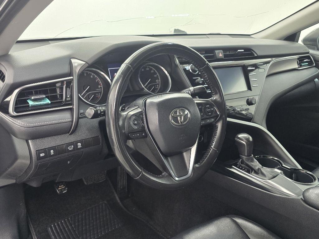 Toyota Camry SE 2020