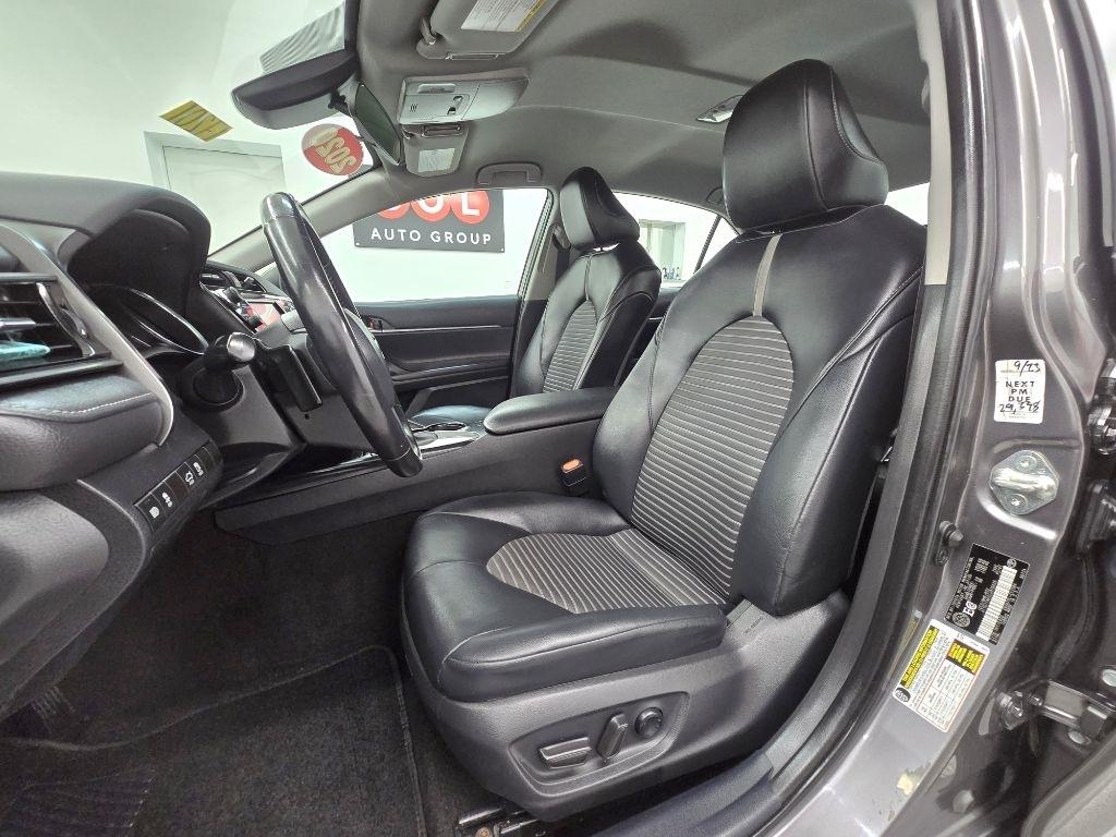 Toyota Camry SE 2020