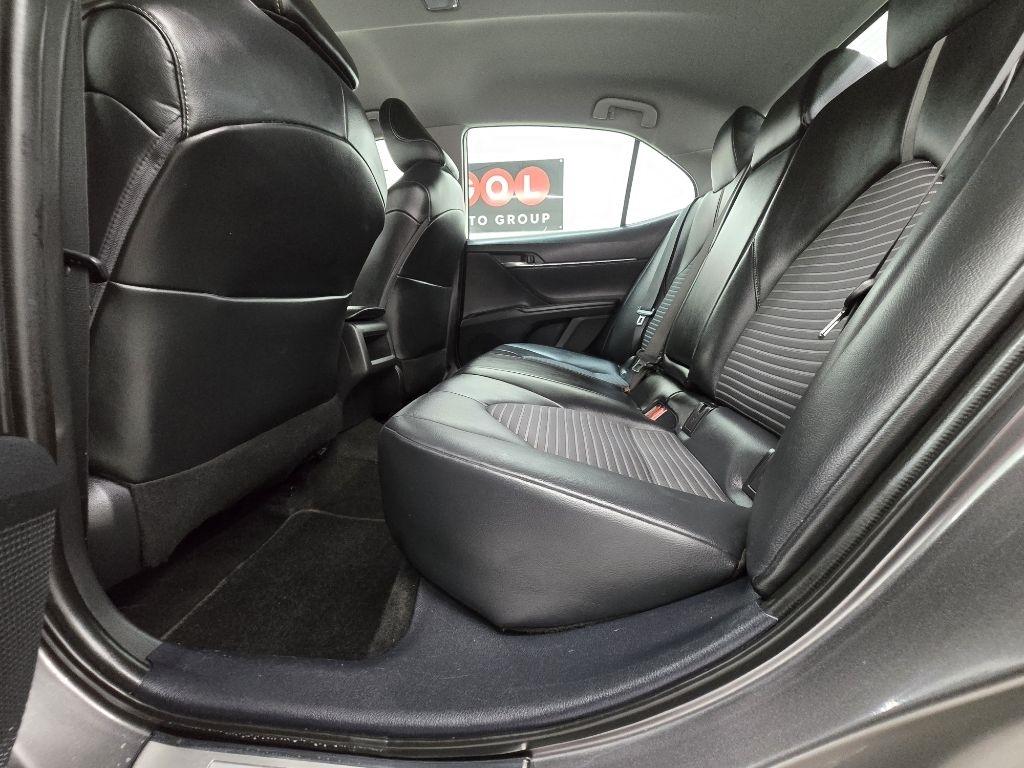 Toyota Camry SE 2020