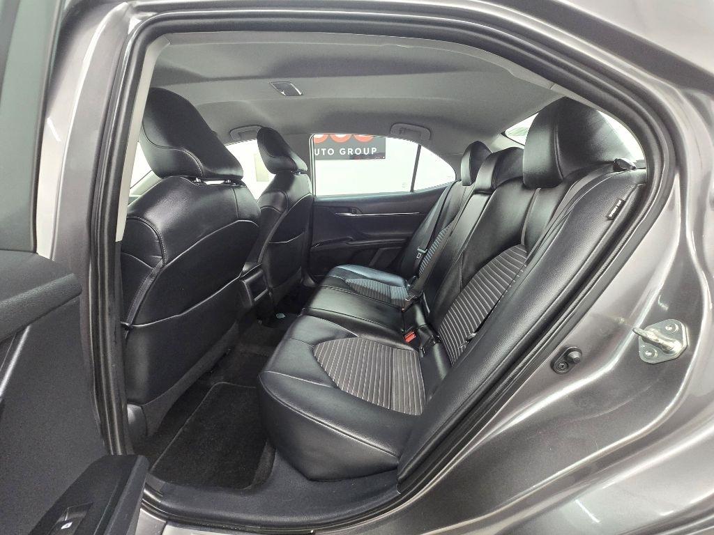 Toyota Camry SE 2020