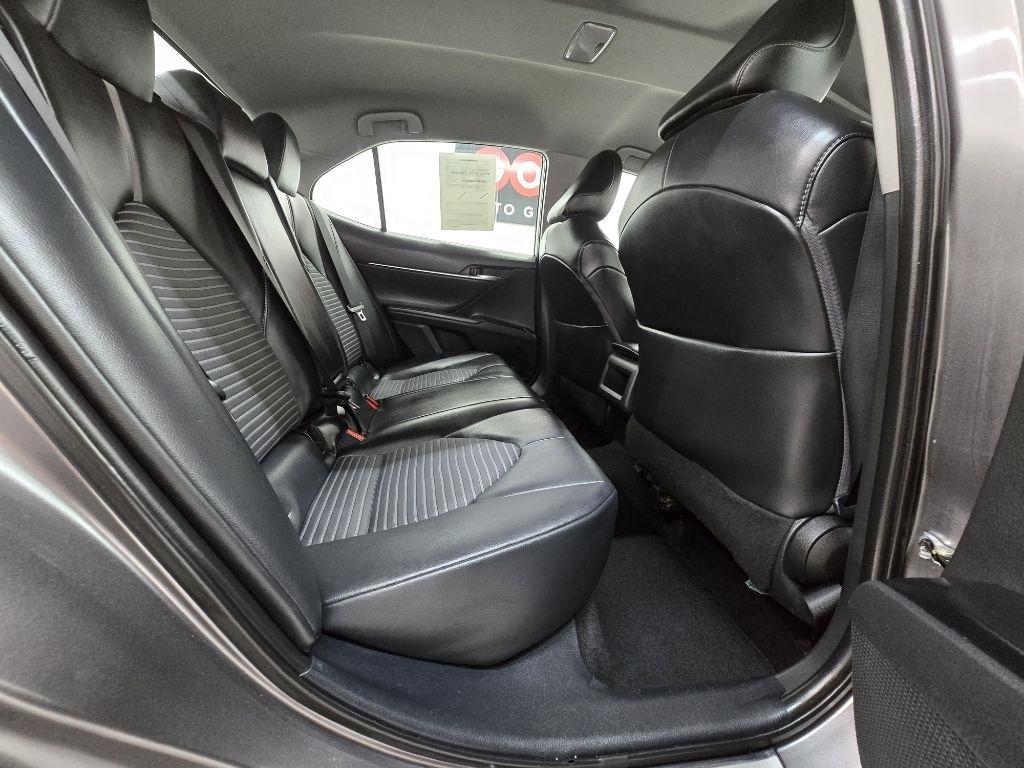 Toyota Camry SE 2020