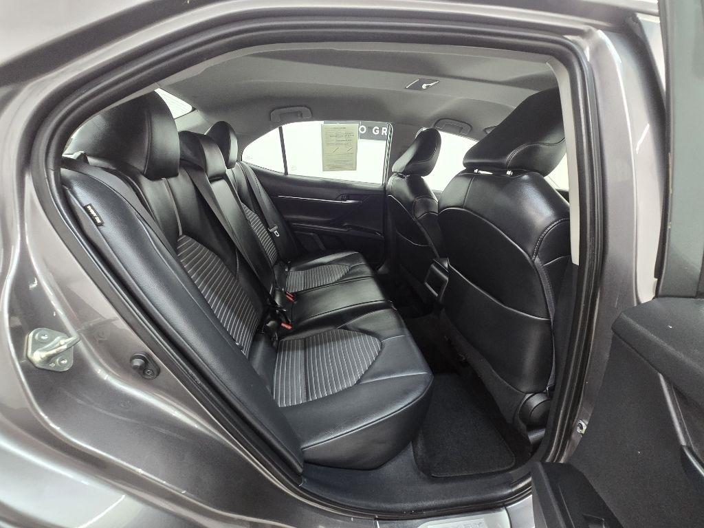 Toyota Camry SE 2020