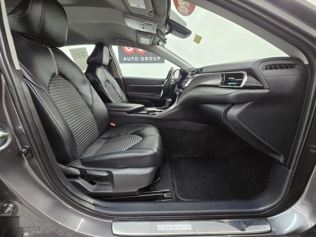 Toyota Camry SE 2020