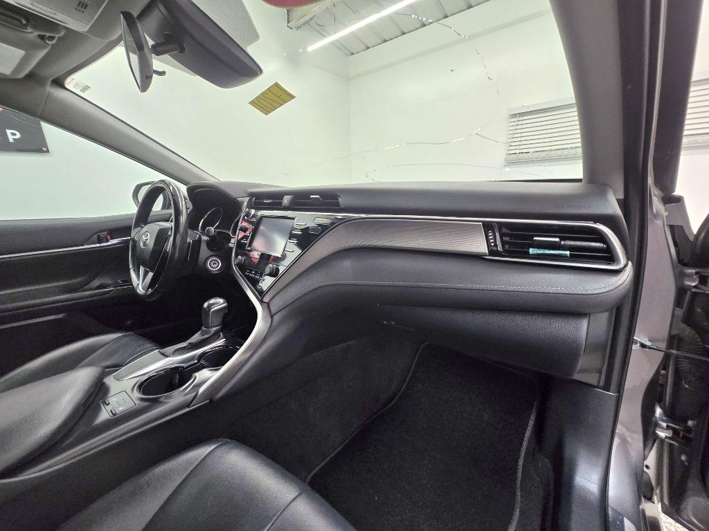 Toyota Camry SE 2020