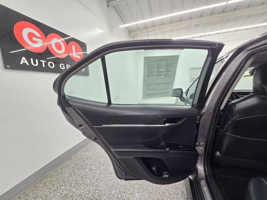 Toyota Camry SE 2020