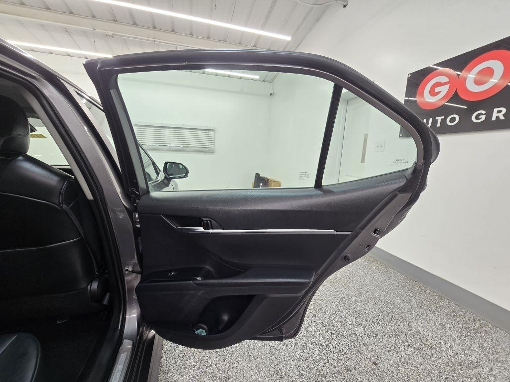 Toyota Camry SE 2020