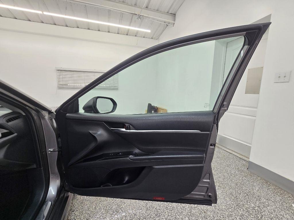 Toyota Camry SE 2020